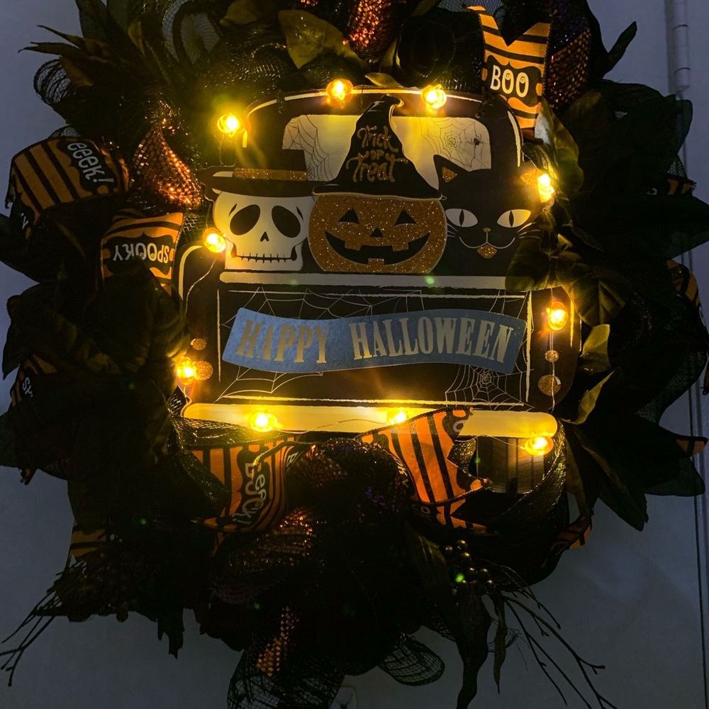 Item51 Halloween Wreath with lights - Picture 6 of 8